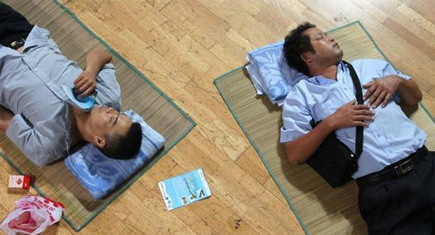 Benefits of sleeping on the floor online
