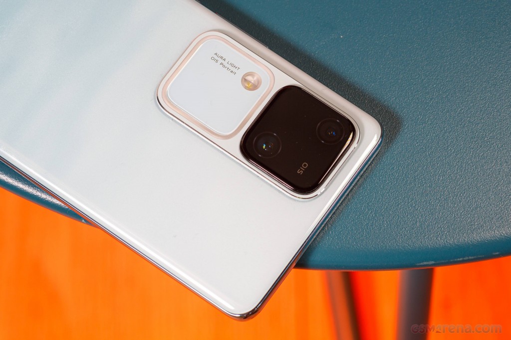 Vivo-V30